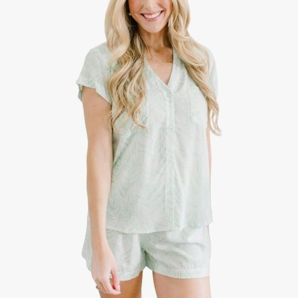 Mary Square Size Large Serena Palm Light Green & White‎ Pajama Shirt Lounge Set